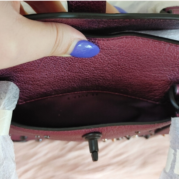 New Coach Metallic Mercer 24 stardust rivets Purse - Picture 6 of 10